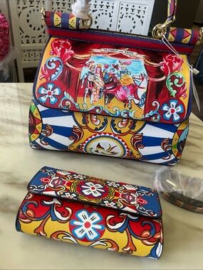 Art Design Medium Messenger Handbag With Cosmic Bag NEW